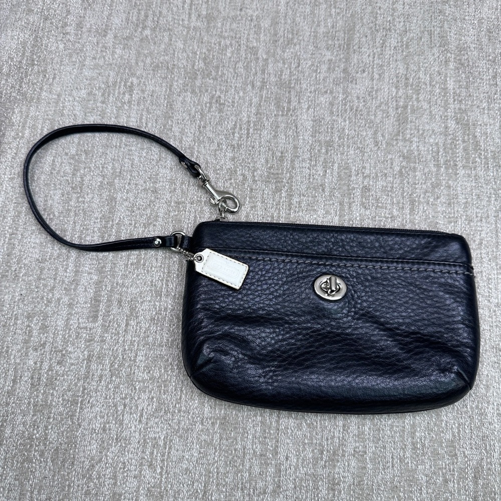 Vintage Coach Wristlet Wallet Pebbled Leather Black Turn Lock Classic‎ Designer